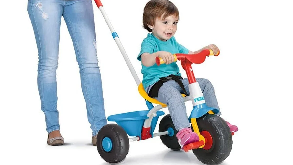 Triciclo infantil Feber con empujador regulable en altura y arnés - 1 a 3 años