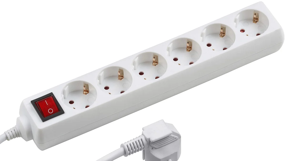 Regleta con 6 tomas schuko, interruptor iluminado y 1.4m de cable