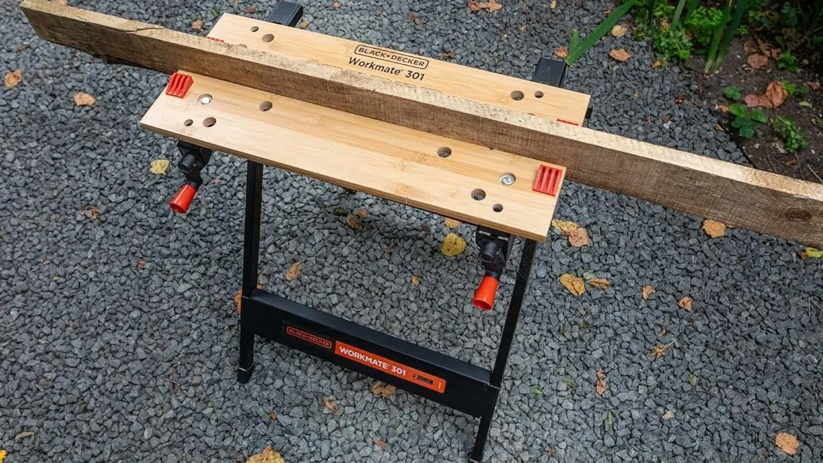 Banco de trabajo plegable Black + Decker  - resiste 160kg - mordaza regulable