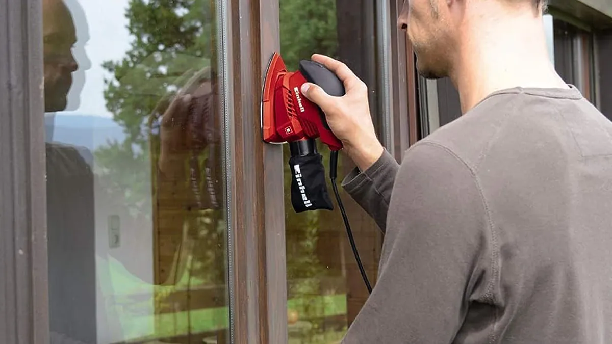 Lijadora multifunción Einhell con aspiración de polvo y lija de velcro