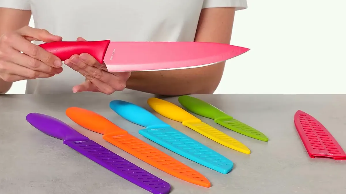 6 cuchillos Amazon Basics + fundas - revestimiento antiadherente
