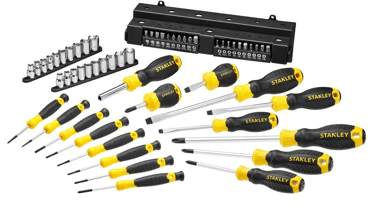 KIT Stanley 17 destornilladores, 20 puntas y 20 vasos + colgador
